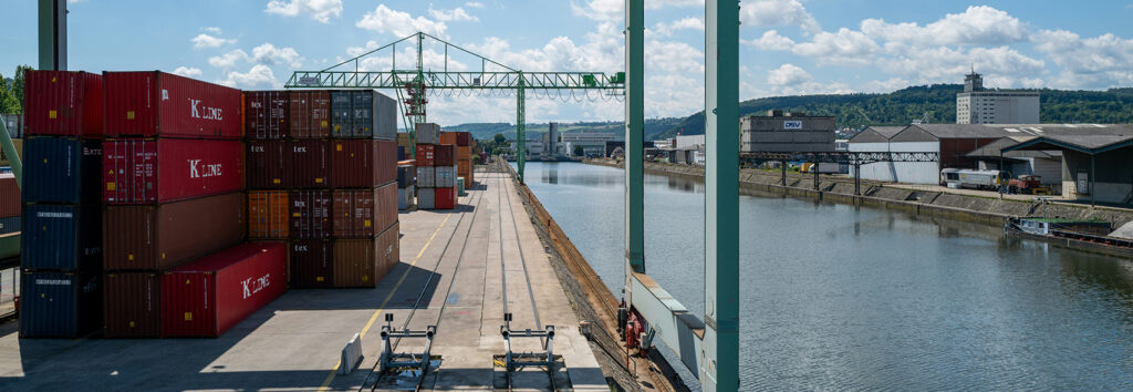 hamn med containers